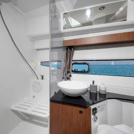 Botel Suiteonboat