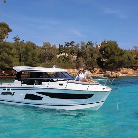 Suiteonboat Botel