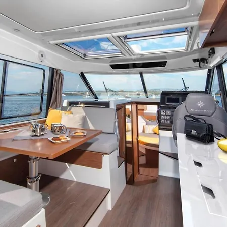 Suiteonboat Botel *