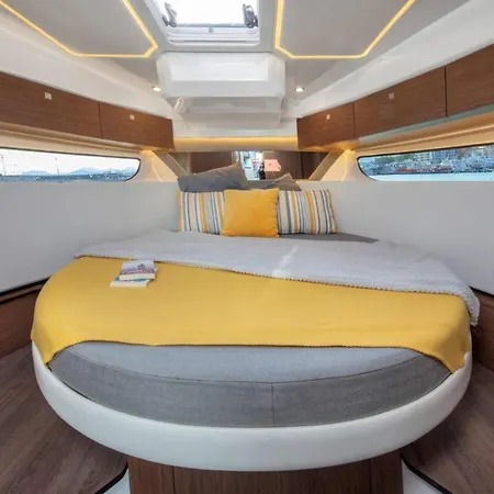 Botel Suiteonboat Naples