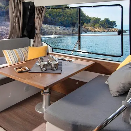 Suiteonboat Botel *