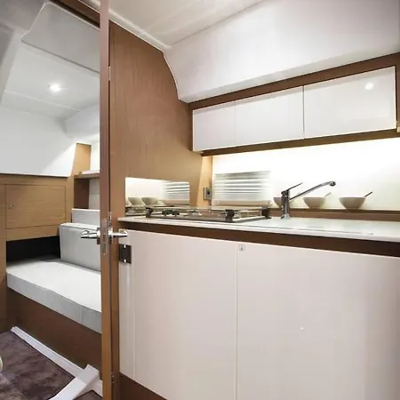 Botel Suiteonboat
