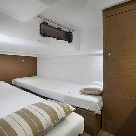 Suiteonboat Botel Napoli