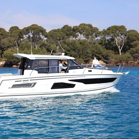 Botel Suiteonboat *